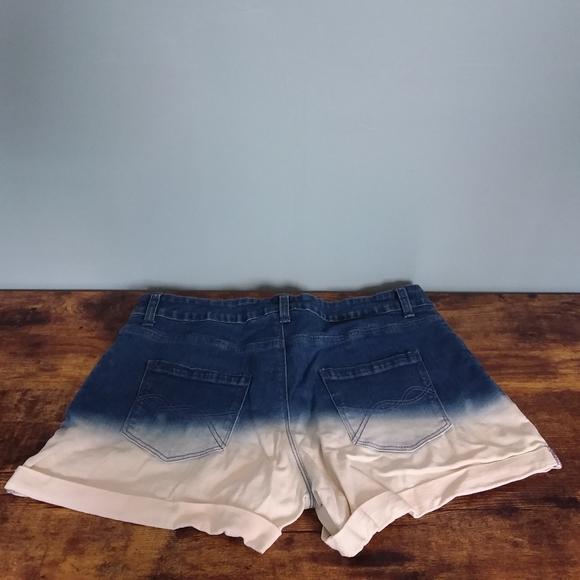 NWOT Esmara Ombre Jean Short Shorts - Picture 2 of 4